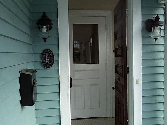 4th image of 1202 Broadway St