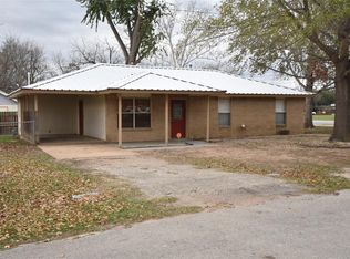 608 Wilkes St, Smithville, TX 78957