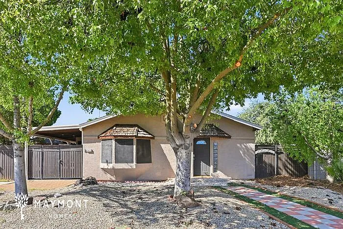 4 bed, 2.0 bath, 2096 sqft, $2,200 — Photo 1