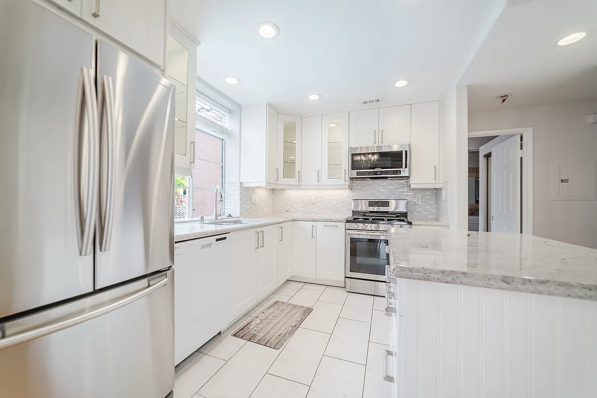 Building Photo - 3547 Cameo Dr #31