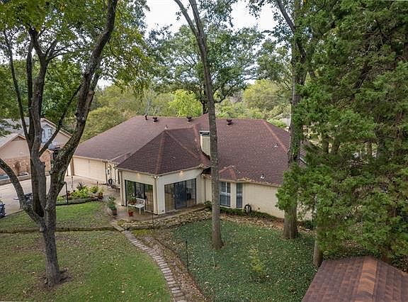 3rd image of 5 Nobhill Dr