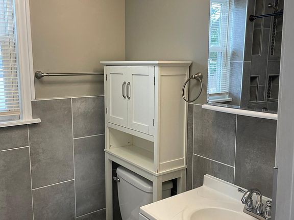 3rd image of 22 Keil St #22