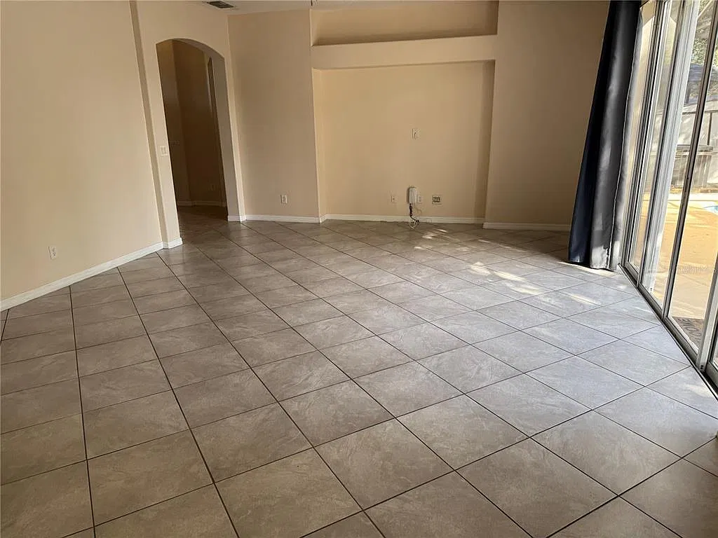 5 bed, 3.0 bath, 3434 sqft, $2,900 — Photo 4