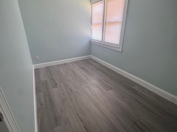 4th image of 102 Evans St