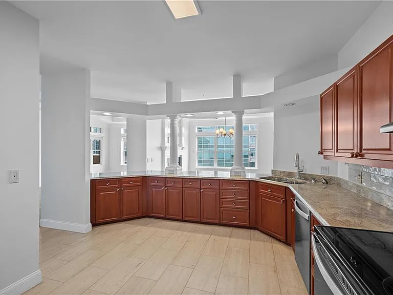 3334 Peachtree Rd NE #1902 — Photo 20