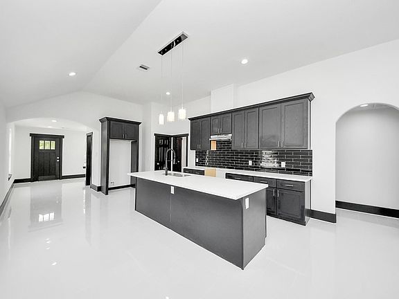 5th image of 14574 Half Circle St