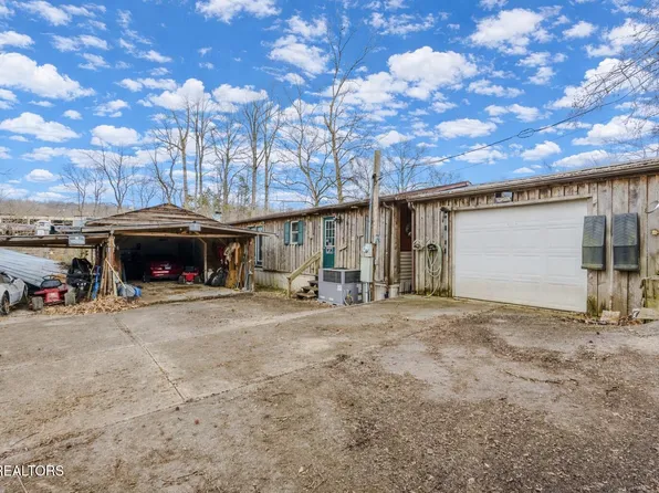 280 Strawberry Ln, Caryville, TN 37714