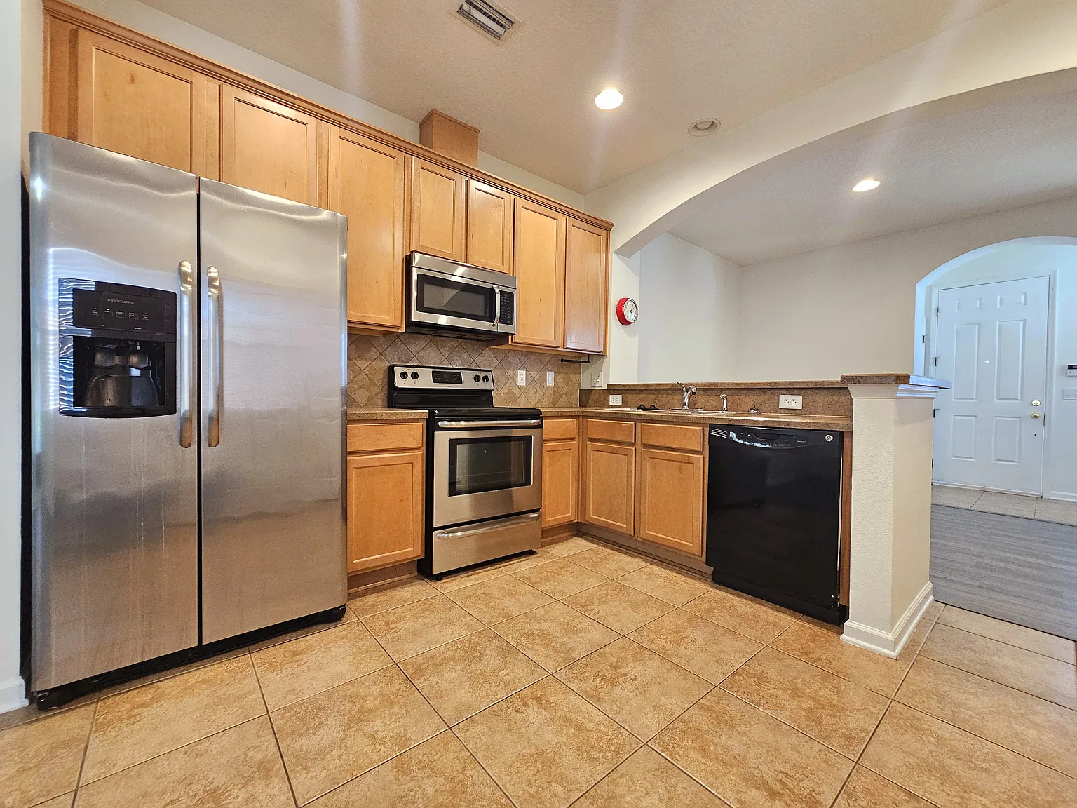 2 bed, 1327 sqft, $1,650 — Photo 2