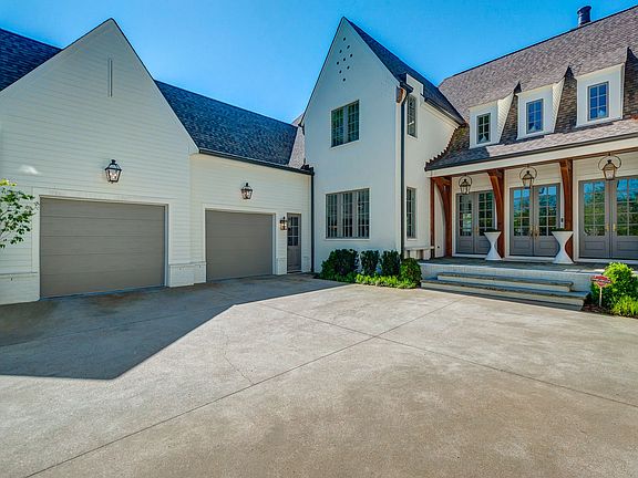3rd image of 119 W Tyne Dr