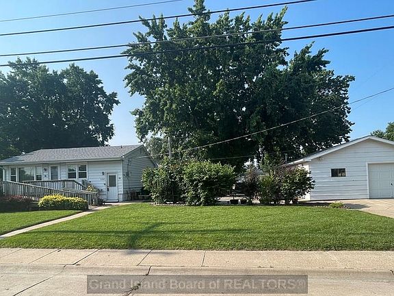 4th image of 2203 W North Front St