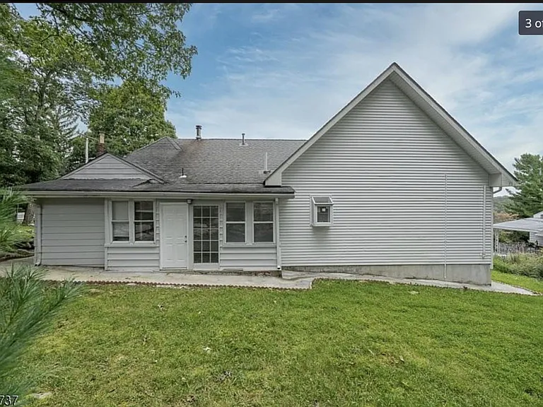 64 Mountainview Ave — Photo 3
