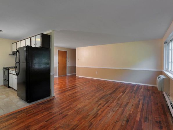Bradley Court | 277 Elm St, Windsor Locks, CT
