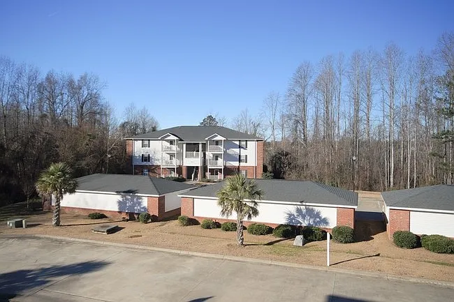 Broad Trace Apartments — Photo 4