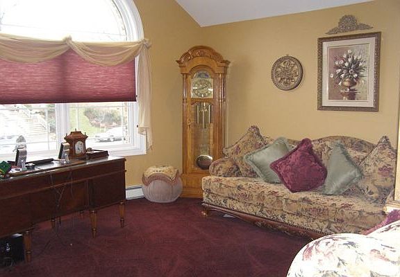 4th image of 4 Crest Hollow Ct