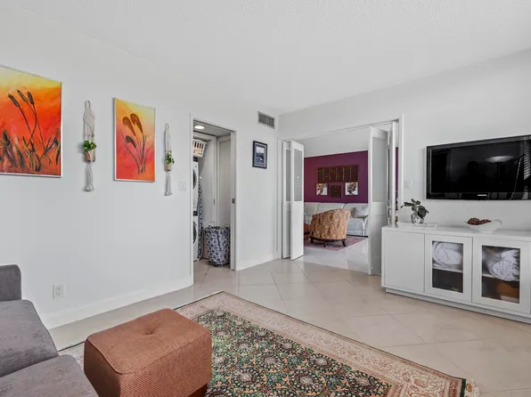 575 Oaks Lane #309, Pompano Beach, FL 33069