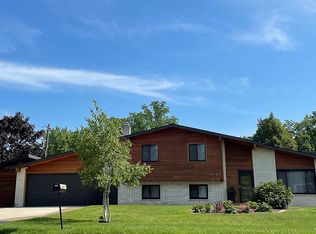 2973 Tes Dr, Highland, MI 48356