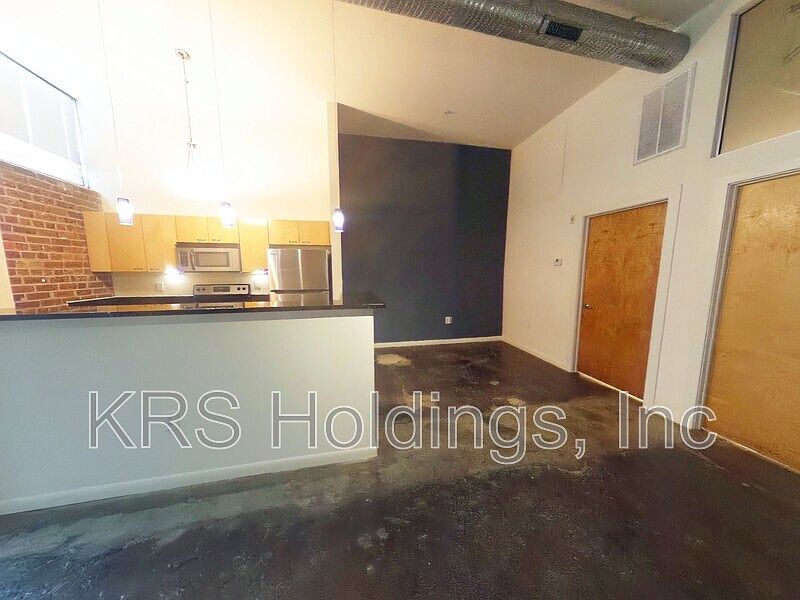 1st image of 1011 W Marshall St APT 109