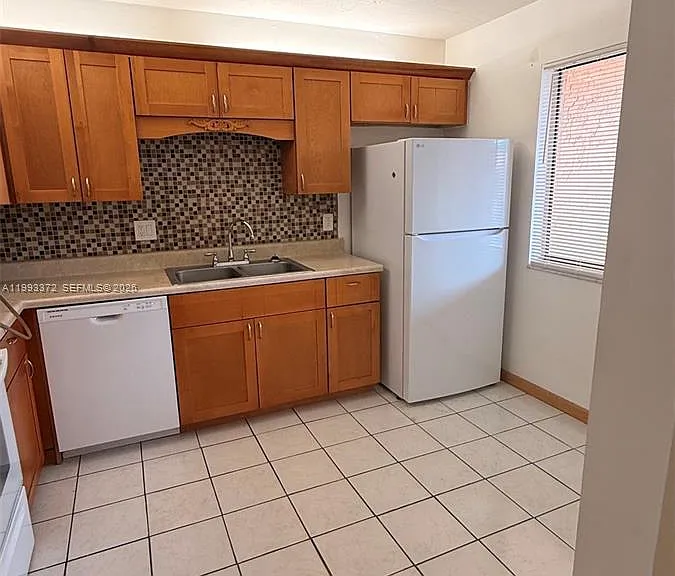 231 Lakeview Dr #204 — Photo 7