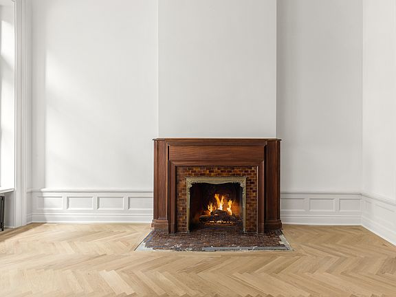 4th image of 33 W 74th St #1