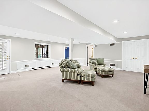 3rd image of 47 New London Rd