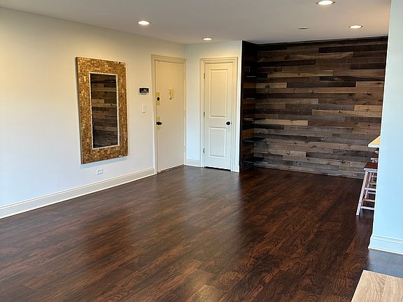 3rd image of 1900 Plum Grove Rd #1