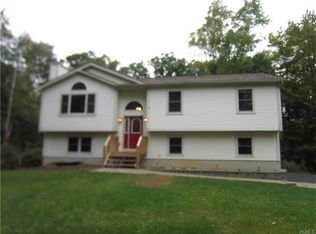 1012 Benjamin Van Keuren Dr, Shawangunk, NY 12566