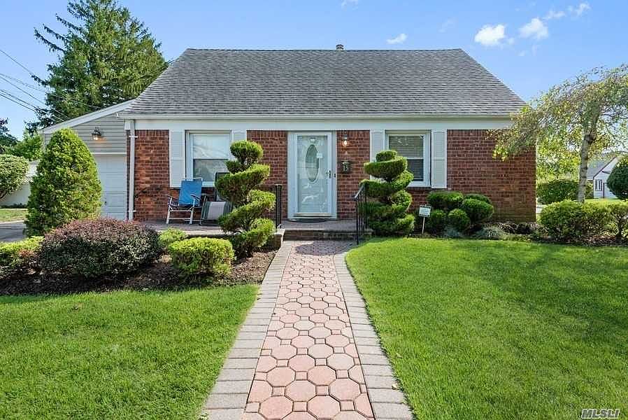1st image of 15 Baldwin Dr
