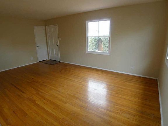5th image of 214 S Jordan Dr