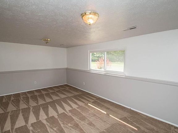5th image of 23412 Felch St