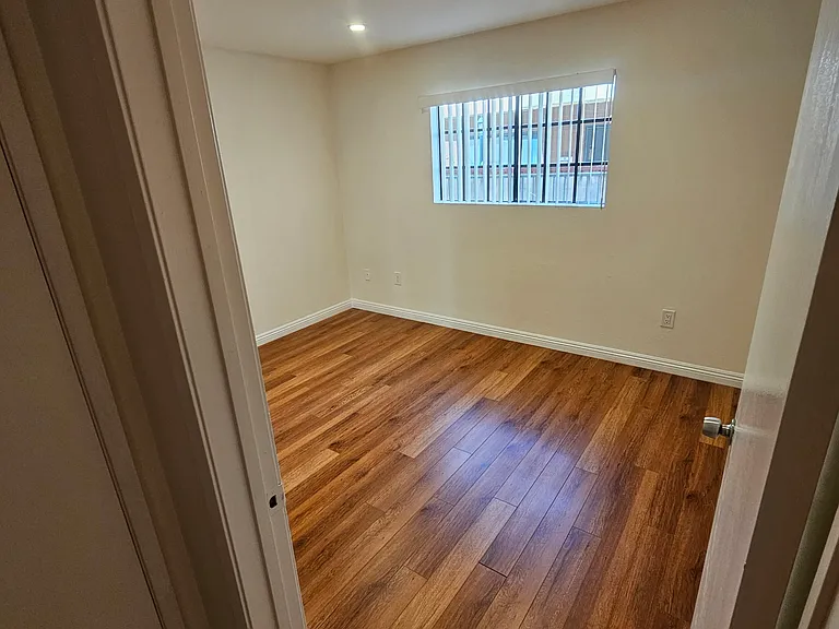 215 E Maple St #104 — Photo 8