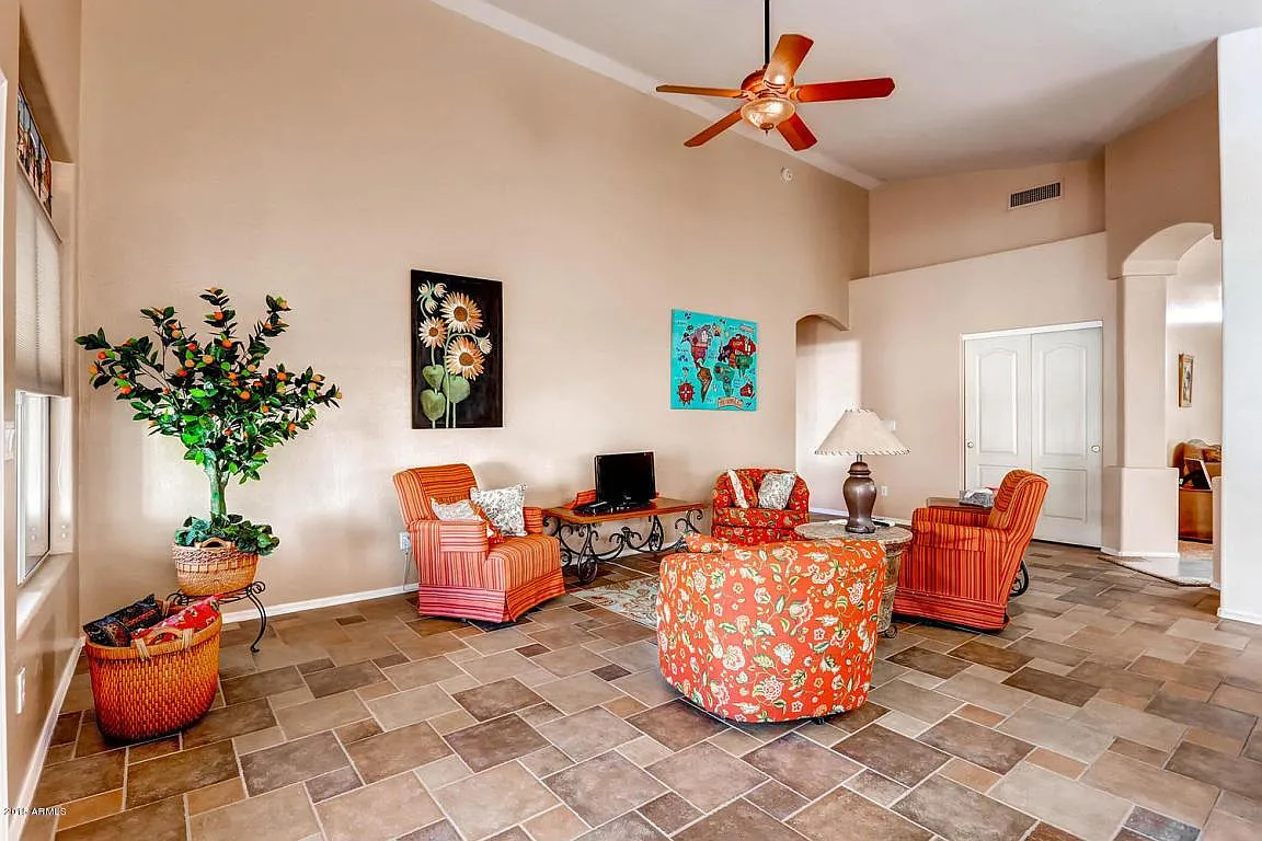 4 bed, 2122 sqft, $2,050 — Photo 4