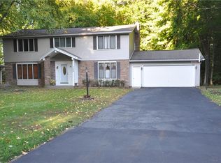 700 Gasberry Ln, Webster, NY 14580
