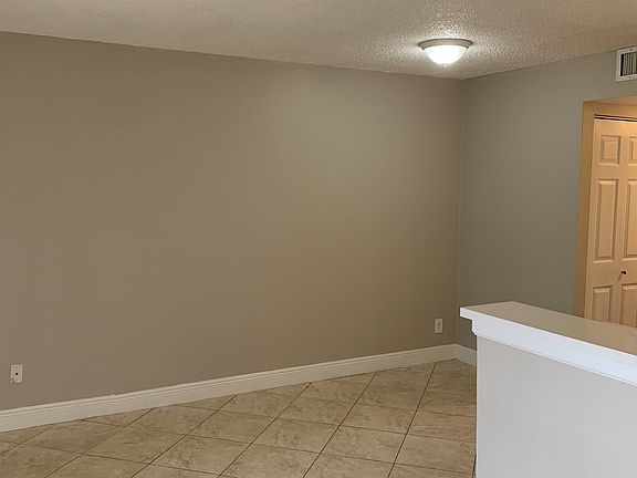4th image of 1714 Meadows Cir W #1714