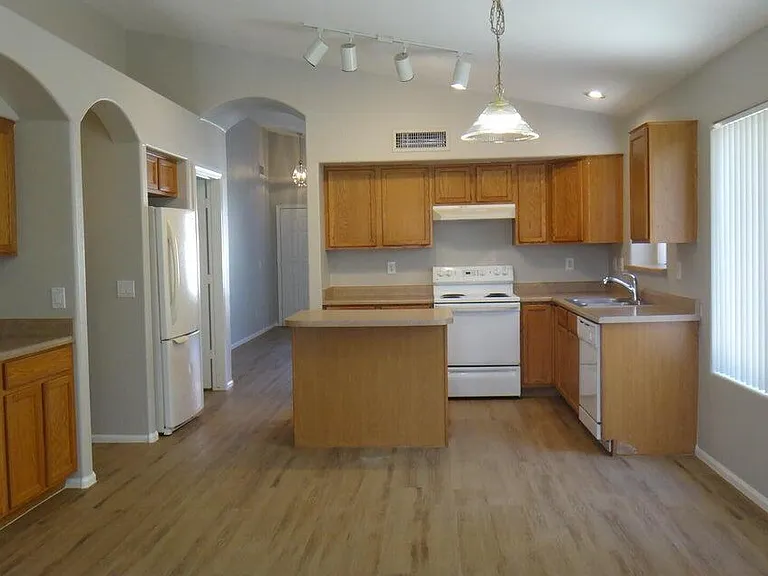12425 W Missouri Ave — Photo 7