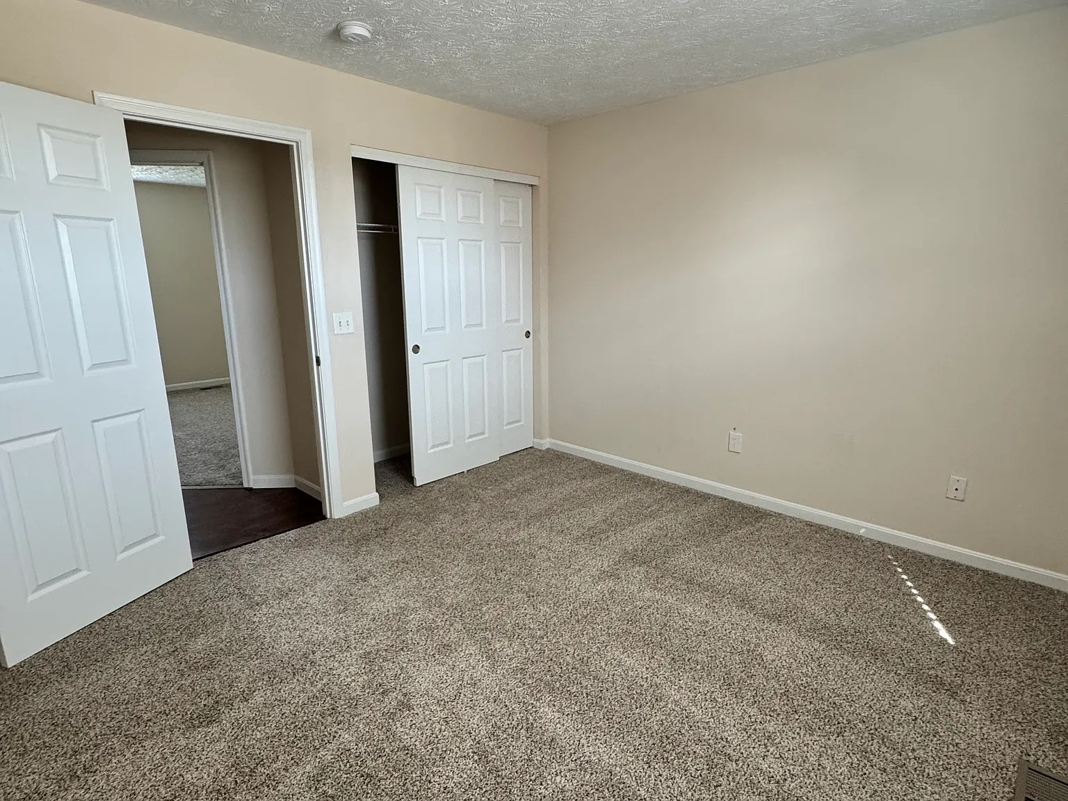 4 bed, 3.5 bath, 2031 sqft, $2,450 — Photo 4