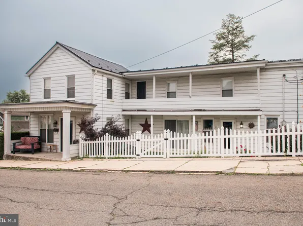 15 S 2nd St, Tower City, PA 17980