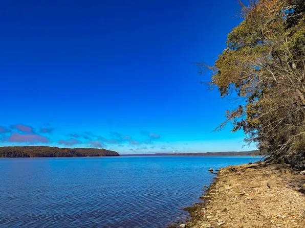 5 Lake Bend Shores Dr, Florence, AL 35633