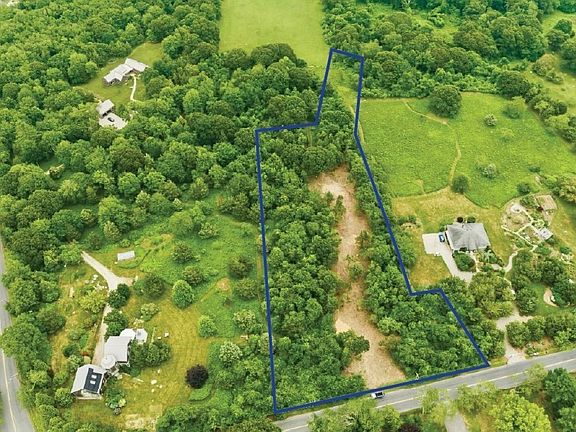 2nd image of 536 Horseneck Rd