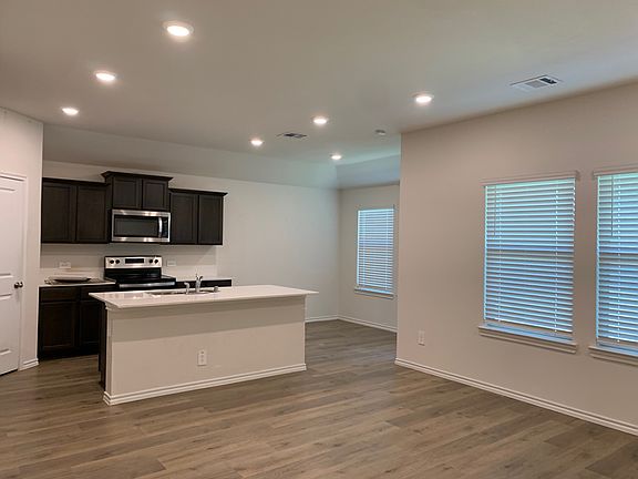 2nd image of 240 Boxwood Dr