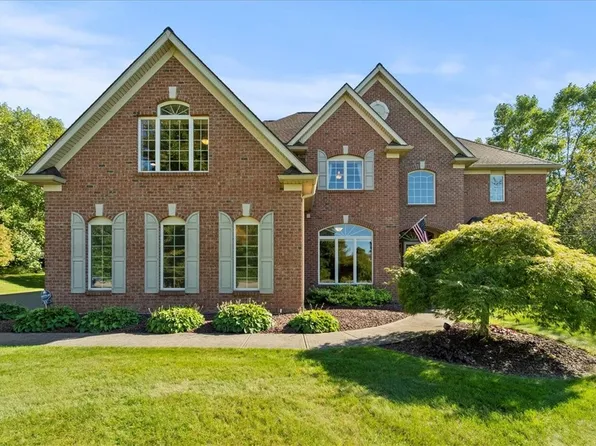 31 Cedarbrook Cir, Penfield, NY 14526