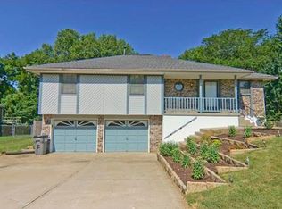 7102 Michael Ln, Pleasant Valley, MO 64068