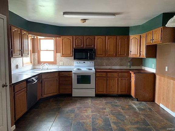 4th image of 106 West St