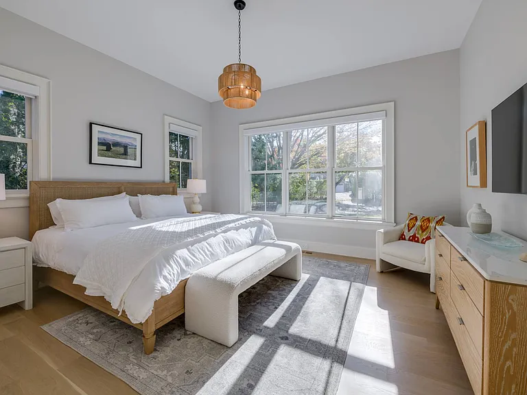 187 Meeting House Ln — Photo 16