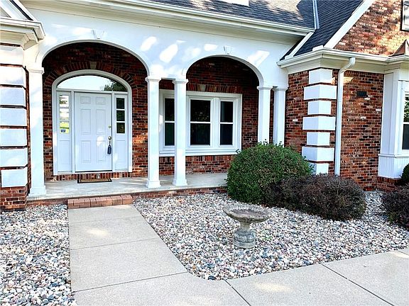 2nd image of 4605 Manor Dr