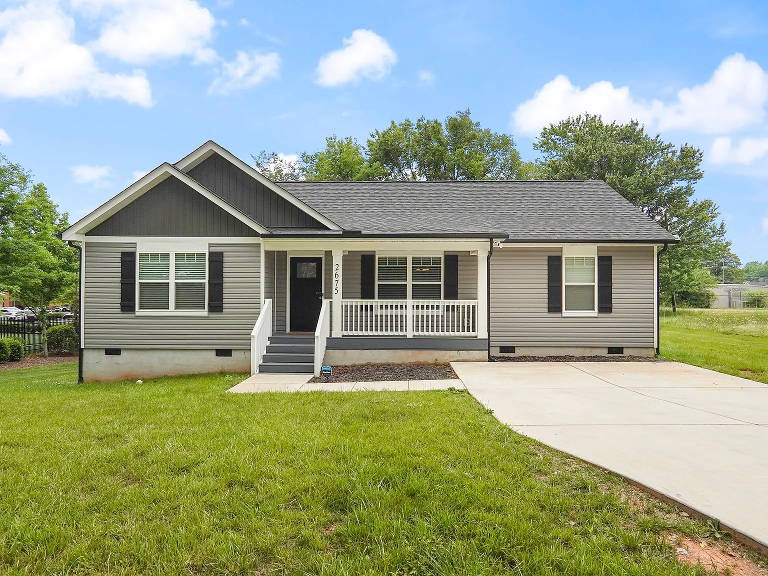 3 bed, 1324 sqft, $3,200 — Photo 1