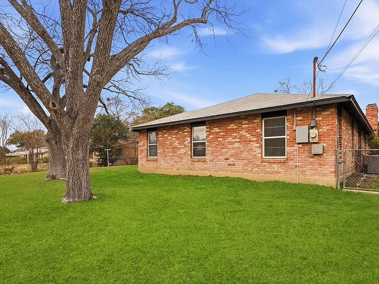 426 Zephyr Dr — Photo 25