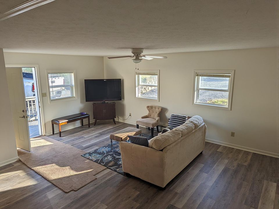 1st image of 646 Hillwood Dr