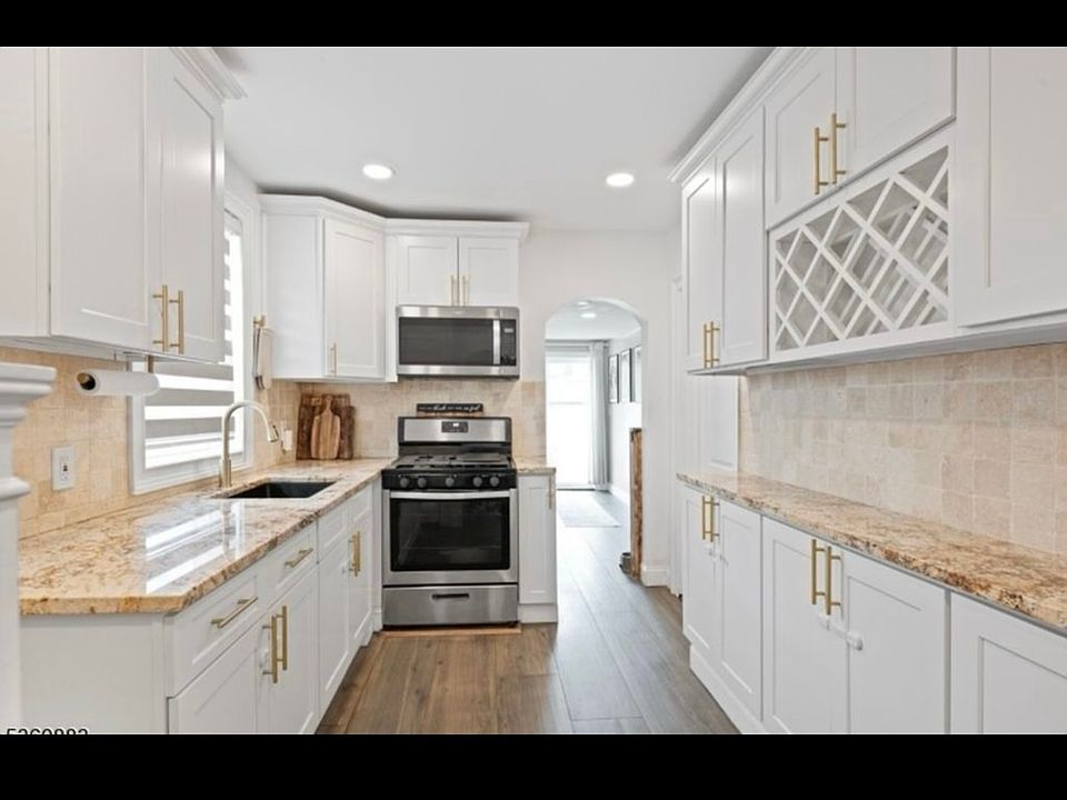 1st image of 19 Gordon St Floor 1