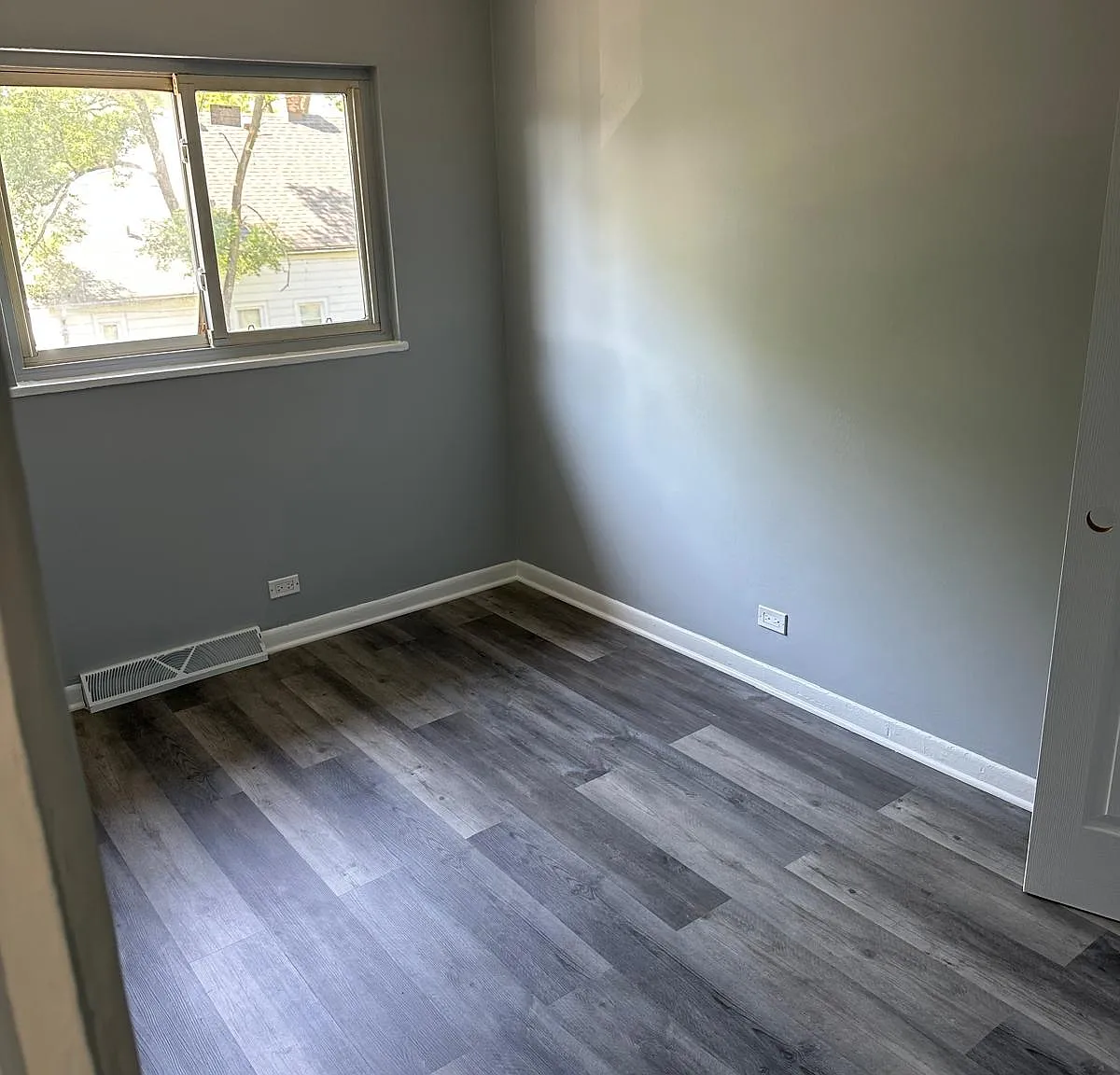 3 bed, 1200 sqft, $1,650 — Photo 3