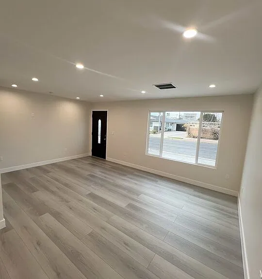 8550 Gloria Ave — Photo 2